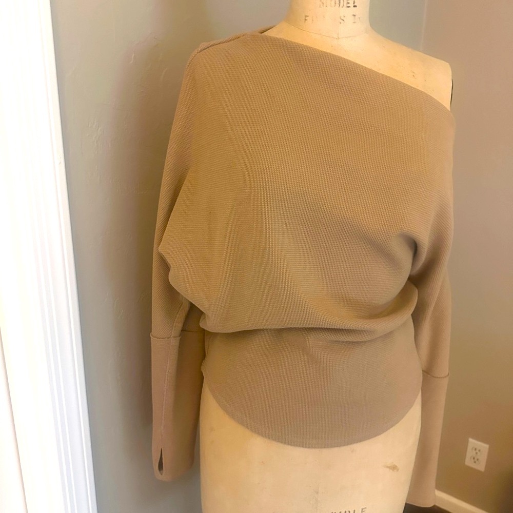 EUC We the Free Off-the-Shoulder Long Sleeve Top